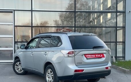 Mitsubishi Outlander III рестайлинг 3, 2014 год, 1 045 000 рублей, 3 фотография