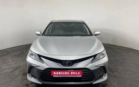 Toyota Camry, 2021 год, 3 300 000 рублей, 2 фотография