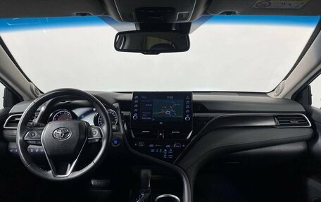 Toyota Camry, 2021 год, 3 300 000 рублей, 16 фотография