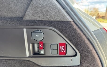 Volkswagen Touareg III, 2012 год, 2 680 000 рублей, 13 фотография