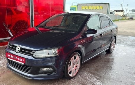 Volkswagen Polo VI (EU Market), 2012 год, 800 000 рублей, 2 фотография