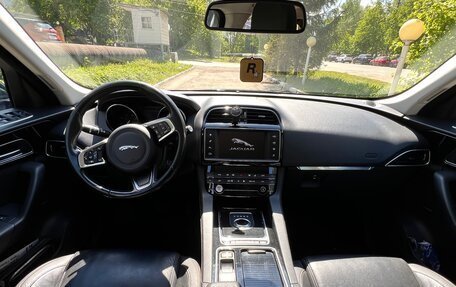 Jaguar F-Pace, 2017 год, 3 250 000 рублей, 7 фотография