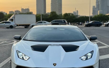 Lamborghini Huracán, 2022 год, 30 000 000 рублей, 3 фотография