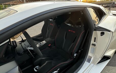 Lamborghini Huracán, 2022 год, 30 000 000 рублей, 12 фотография