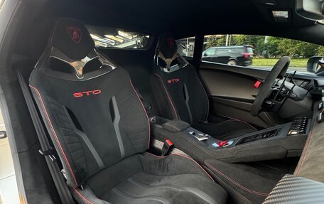 Lamborghini Huracán, 2022 год, 30 000 000 рублей, 13 фотография