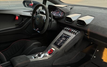 Lamborghini Huracán, 2022 год, 30 000 000 рублей, 14 фотография