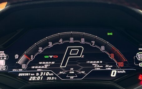 Lamborghini Huracán, 2022 год, 30 000 000 рублей, 17 фотография