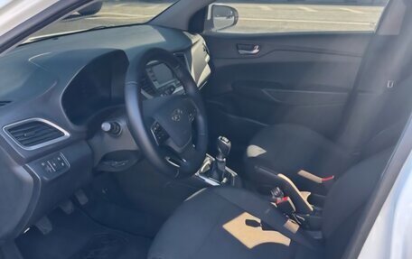 Hyundai Solaris II рестайлинг, 2017 год, 910 000 рублей, 2 фотография