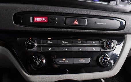 KIA Carnival III, 2016 год, 2 310 000 рублей, 16 фотография