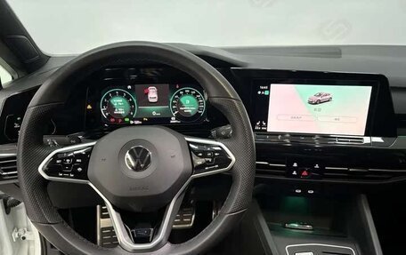 Volkswagen Golf VIII, 2021 год, 2 100 000 рублей, 13 фотография