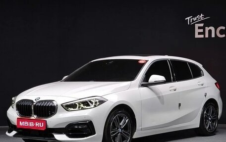 BMW 1 серия, 2022 год, 2 500 000 рублей, 1 фотография