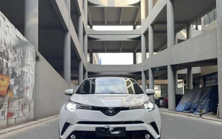 Toyota C-HR I рестайлинг, 2021 год, 1 390 200 рублей, 2 фотография