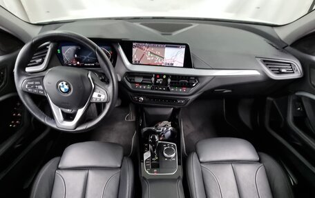 BMW 1 серия, 2022 год, 2 500 000 рублей, 7 фотография