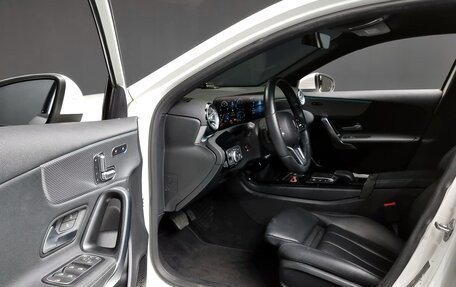 Mercedes-Benz A-Класс, 2021 год, 2 600 000 рублей, 10 фотография