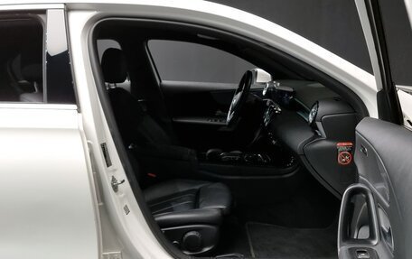 Mercedes-Benz A-Класс, 2021 год, 2 600 000 рублей, 11 фотография