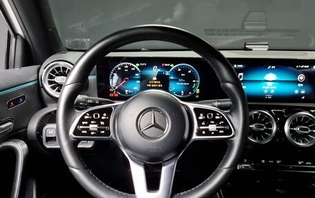 Mercedes-Benz A-Класс, 2021 год, 2 600 000 рублей, 13 фотография