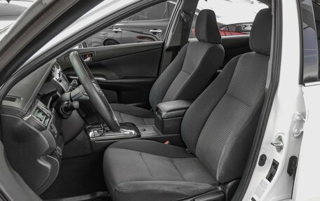 Toyota Camry, 2015 год, 2 390 000 рублей, 10 фотография