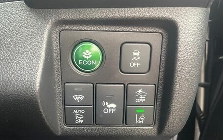 Honda Vezel, 2015 год, 1 394 000 рублей, 17 фотография