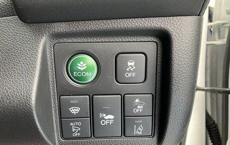 Honda Vezel, 2015 год, 1 254 000 рублей, 16 фотография
