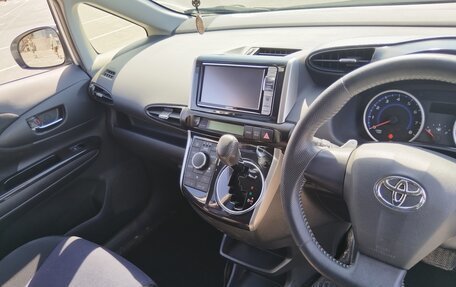 Toyota Wish II, 2012 год, 1 200 000 рублей, 17 фотография