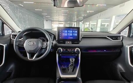 Toyota RAV4, 2021 год, 2 170 900 рублей, 8 фотография