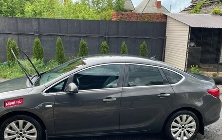 Opel Astra J, 2013 год, 790 000 рублей, 3 фотография