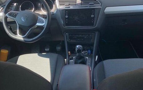Volkswagen Tiguan II, 2021 год, 3 250 000 рублей, 2 фотография