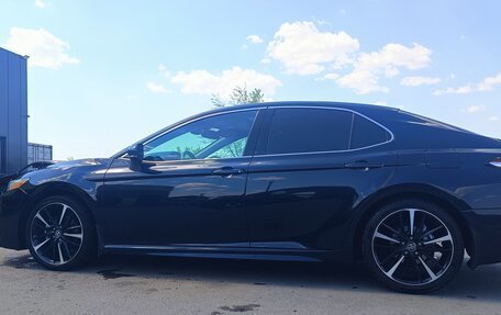 Toyota Camry, 2019 год, 2 600 000 рублей, 2 фотография