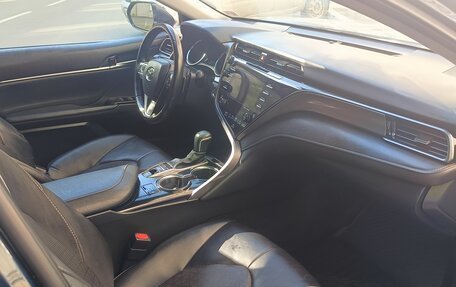 Toyota Camry, 2019 год, 2 600 000 рублей, 7 фотография