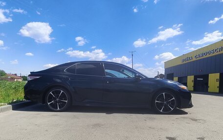 Toyota Camry, 2019 год, 2 600 000 рублей, 10 фотография
