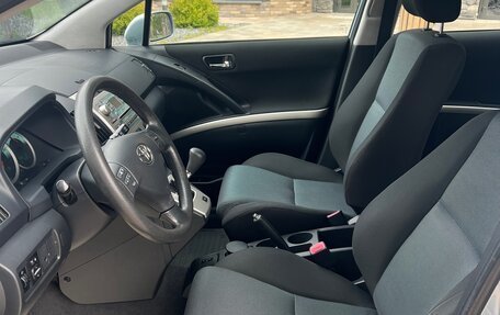 Toyota Corolla Verso I, 2005 год, 970 000 рублей, 14 фотография