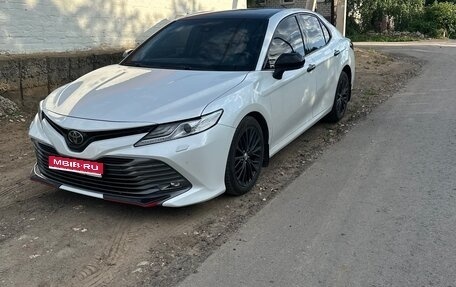 Toyota Camry, 2018 год, 2 690 000 рублей, 1 фотография