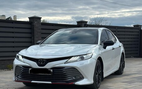 Toyota Camry, 2018 год, 2 690 000 рублей, 2 фотография
