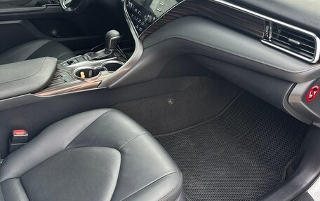 Toyota Camry, 2018 год, 2 690 000 рублей, 10 фотография