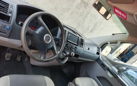 Volkswagen Transporter T5 рестайлинг, 2005 год, 1 115 000 рублей, 12 фотография