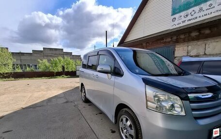 Toyota Noah III, 2007 год, 1 350 000 рублей, 7 фотография