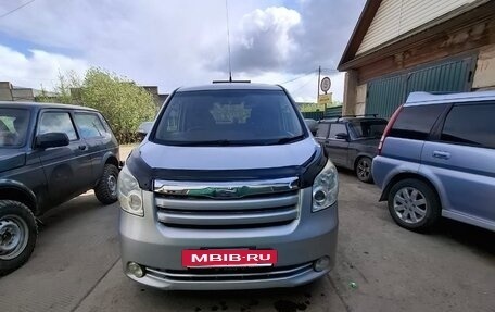 Toyota Noah III, 2007 год, 1 350 000 рублей, 5 фотография