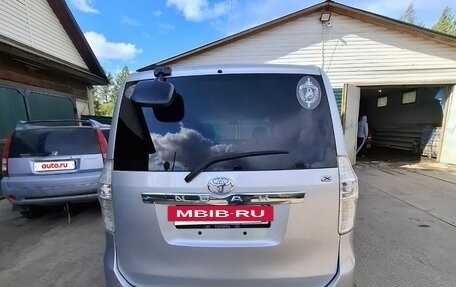 Toyota Noah III, 2007 год, 1 350 000 рублей, 2 фотография
