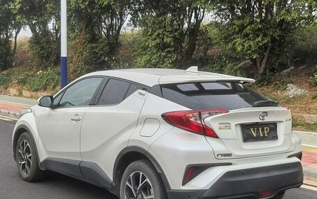 Toyota C-HR I рестайлинг, 2022 год, 1 570 000 рублей, 5 фотография