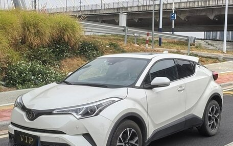 Toyota C-HR I рестайлинг, 2022 год, 1 570 000 рублей, 3 фотография