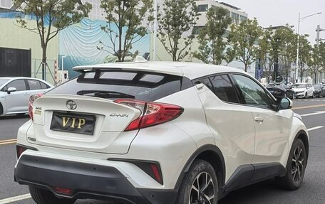 Toyota C-HR I рестайлинг, 2022 год, 1 570 000 рублей, 7 фотография