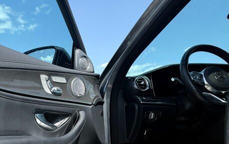 Mercedes-Benz E-Класс, 2020 год, 5 200 000 рублей, 24 фотография