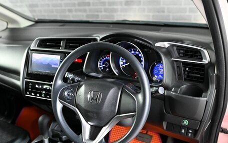 Honda Fit III, 2017 год, 1 350 000 рублей, 12 фотография