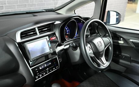 Honda Fit III, 2017 год, 1 350 000 рублей, 16 фотография