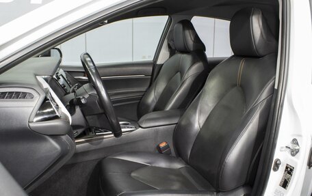 Toyota Camry, 2018 год, 2 590 000 рублей, 10 фотография