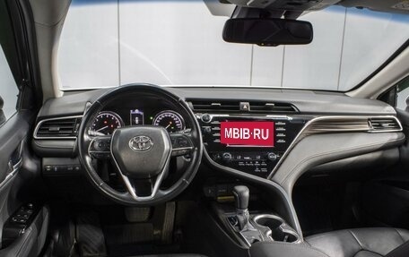 Toyota Camry, 2018 год, 2 590 000 рублей, 6 фотография