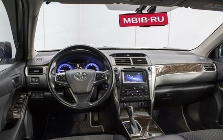 Toyota Camry, 2017 год, 1 990 000 рублей, 6 фотография
