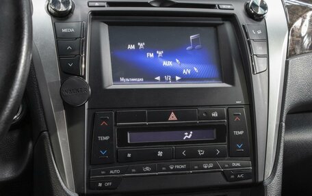 Toyota Camry, 2017 год, 1 990 000 рублей, 14 фотография