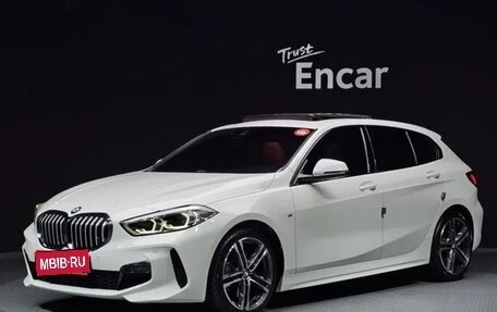 BMW 1 серия, 2021 год, 2 450 000 рублей, 1 фотография