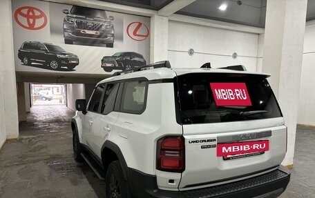Toyota Land Cruiser Prado, 2024 год, 7 400 000 рублей, 4 фотография